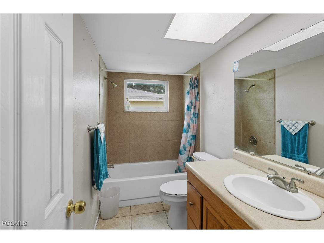 320 SE 17th Place Cape Coral FL 33990 2025010383 image5