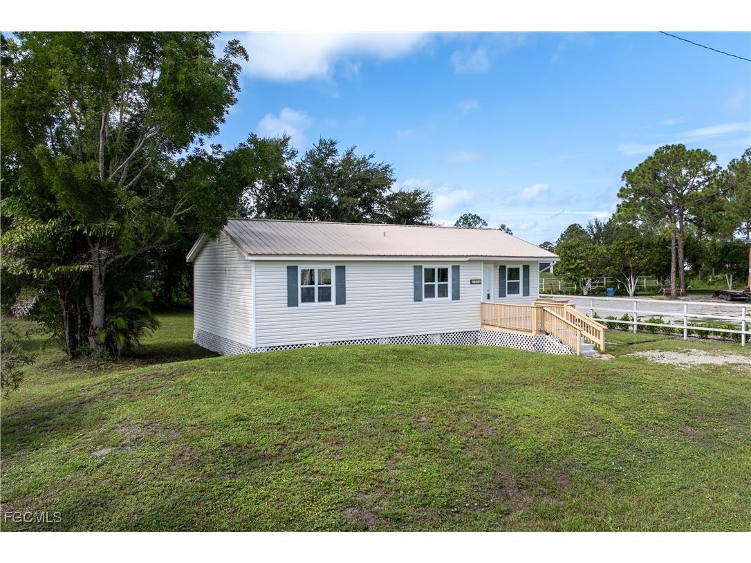 3201 44th Street SW Lehigh Acres FL 33976 2025000465 image1
