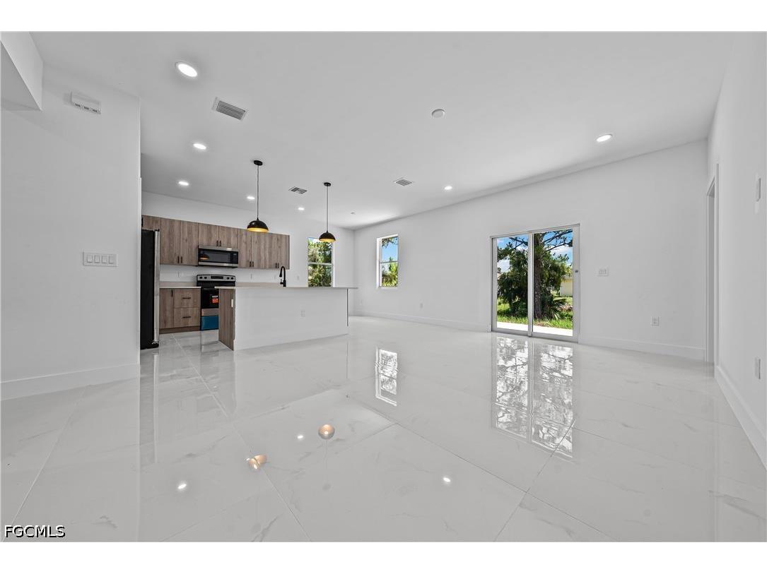 3203 66th Street W Lehigh Acres FL 33971 2026029658 image2