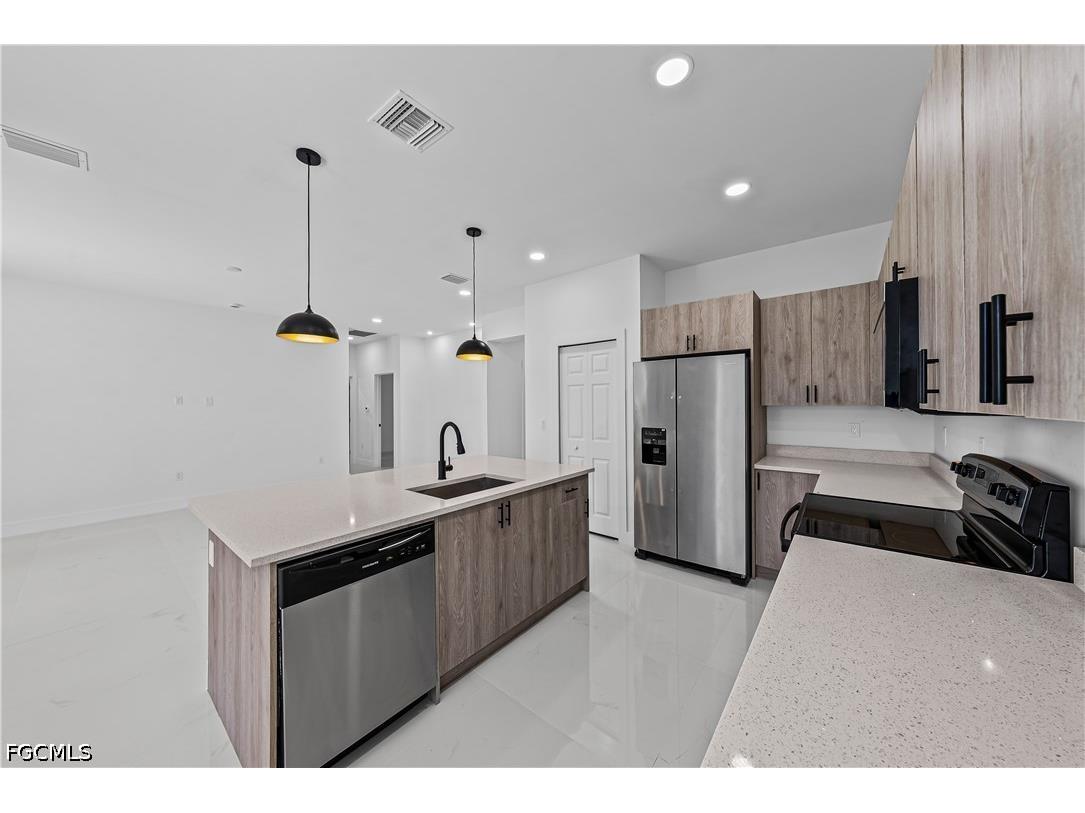3203 66th Street W Lehigh Acres FL 33971 2026029658 image9