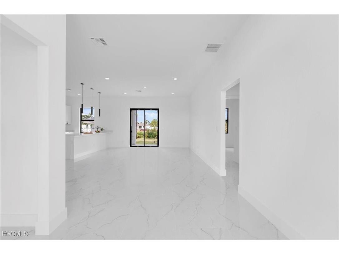 3203 Sunshine Boulevard N Lehigh Acres FL 33971 2025016968 image4