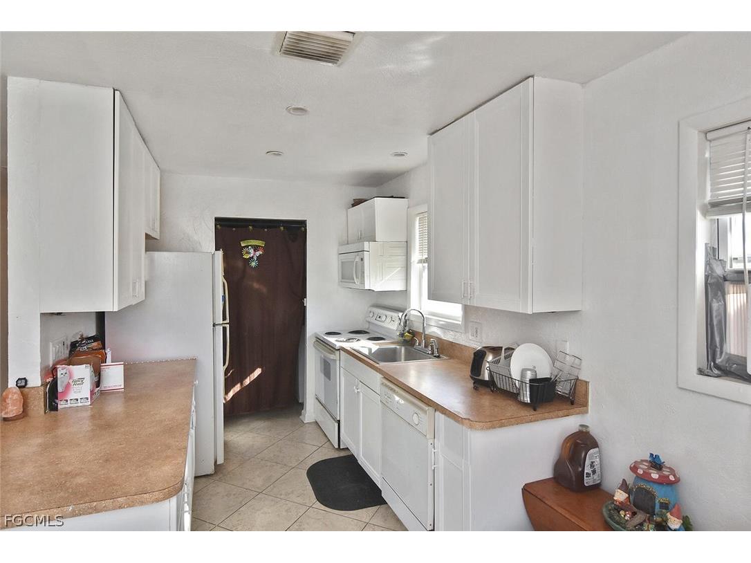 3204 41st Street SW Lehigh Acres FL 33976 2025024596 image9