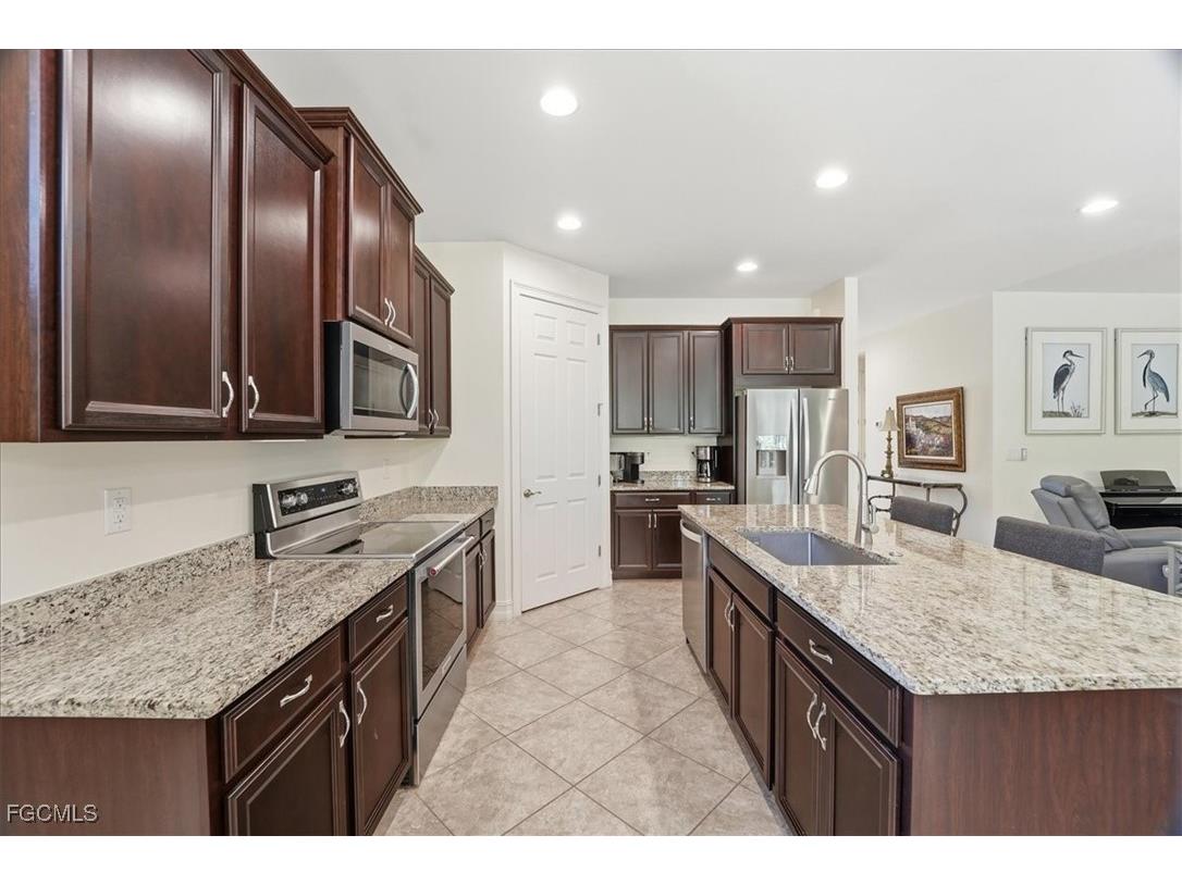 3204 Royal Gardens Avenue Fort Myers FL 33916 2025023728 image11