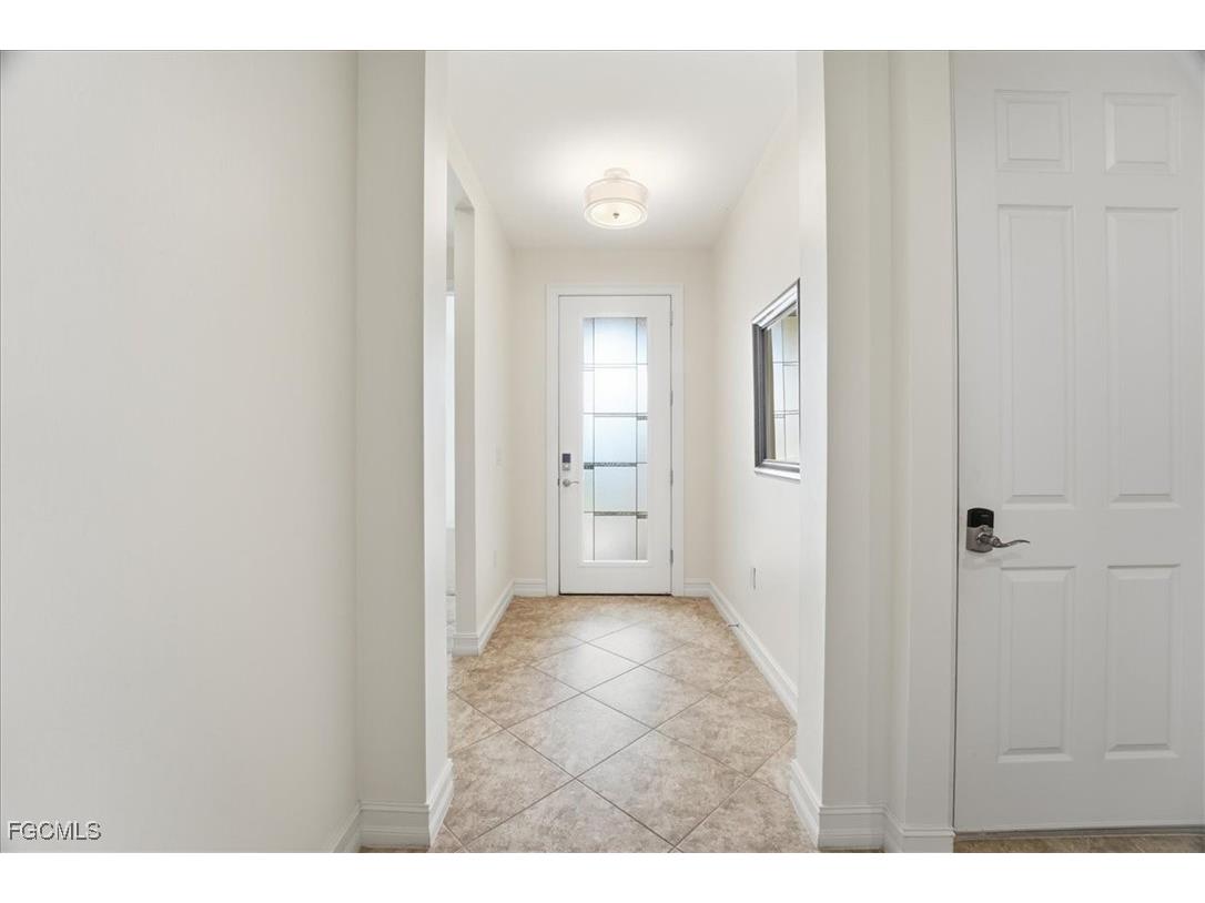 3204 Royal Gardens Avenue Fort Myers FL 33916 2025023728 image5