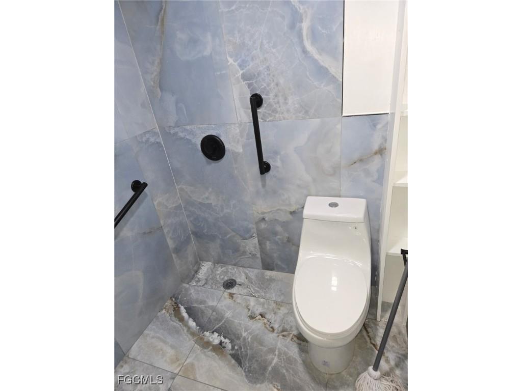 3207 Broadway Fort Myers FL 33901 2025023063 image8