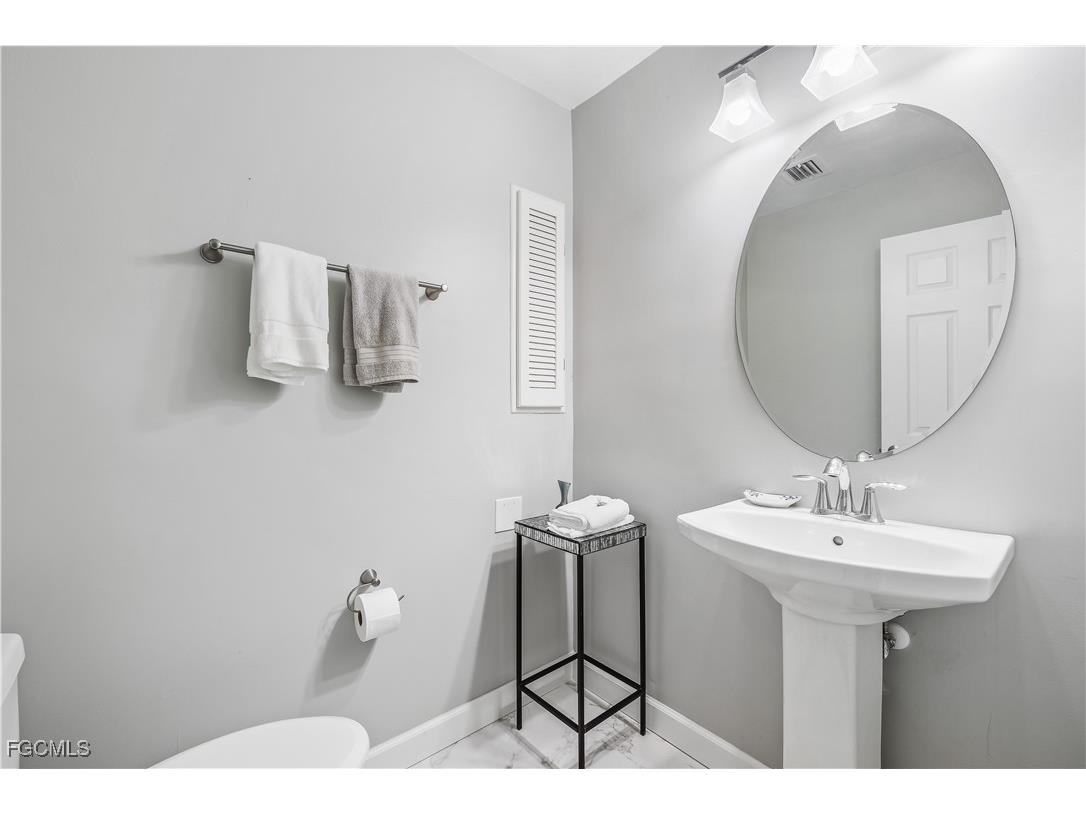 3209 W Riverside Drive Fort Myers FL 33901 2025007147 image15