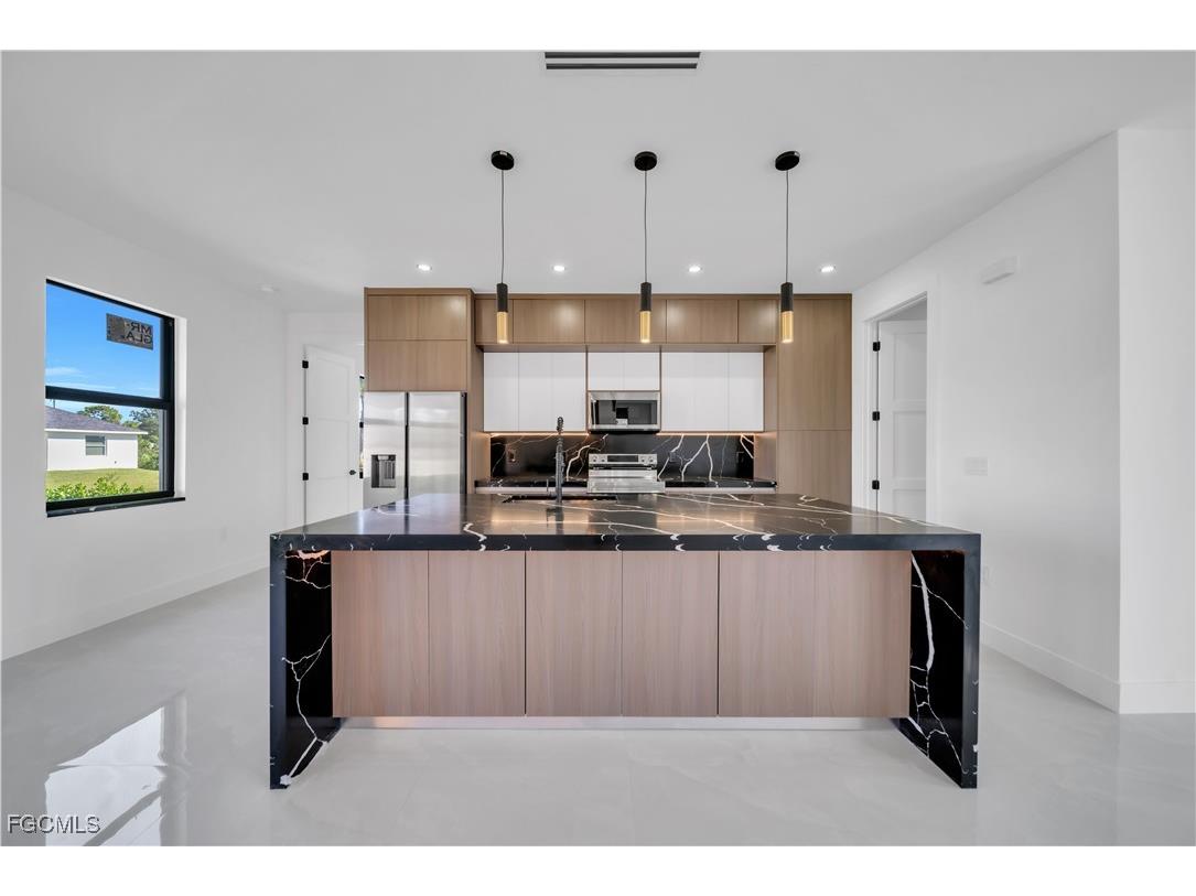 3210 29th Street W Lehigh Acres FL 33971 2026006264 image1