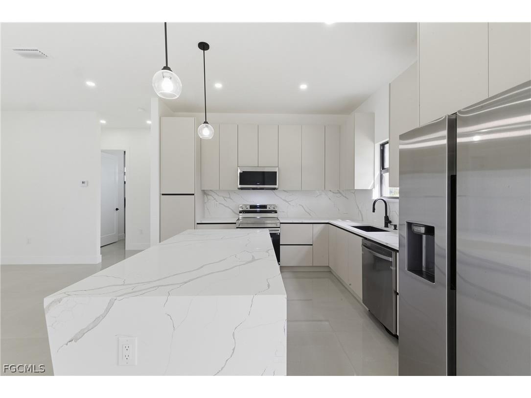 3211 6th Street SW Lehigh Acres FL 33976 2026013352 image8