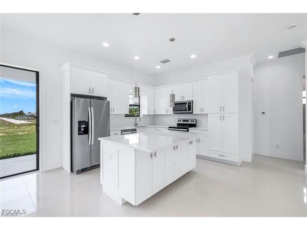 3212 Vera Court Lehigh Acres FL 33976 2025024852 image7