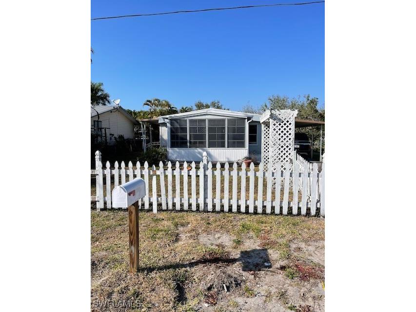 3215 Barrett Avenue Naples FL 34112 224088490 image1