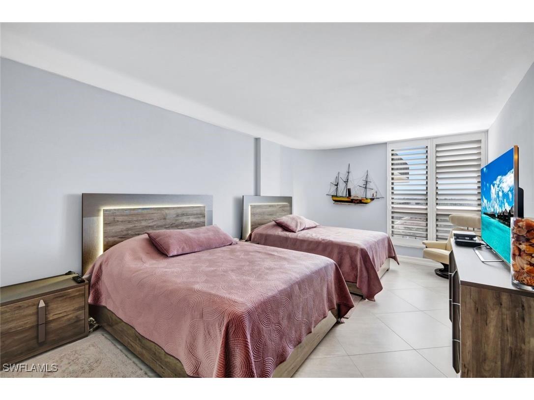 3215 Gulf Shore Boulevard N #704N Naples FL 34103 226005679 image11