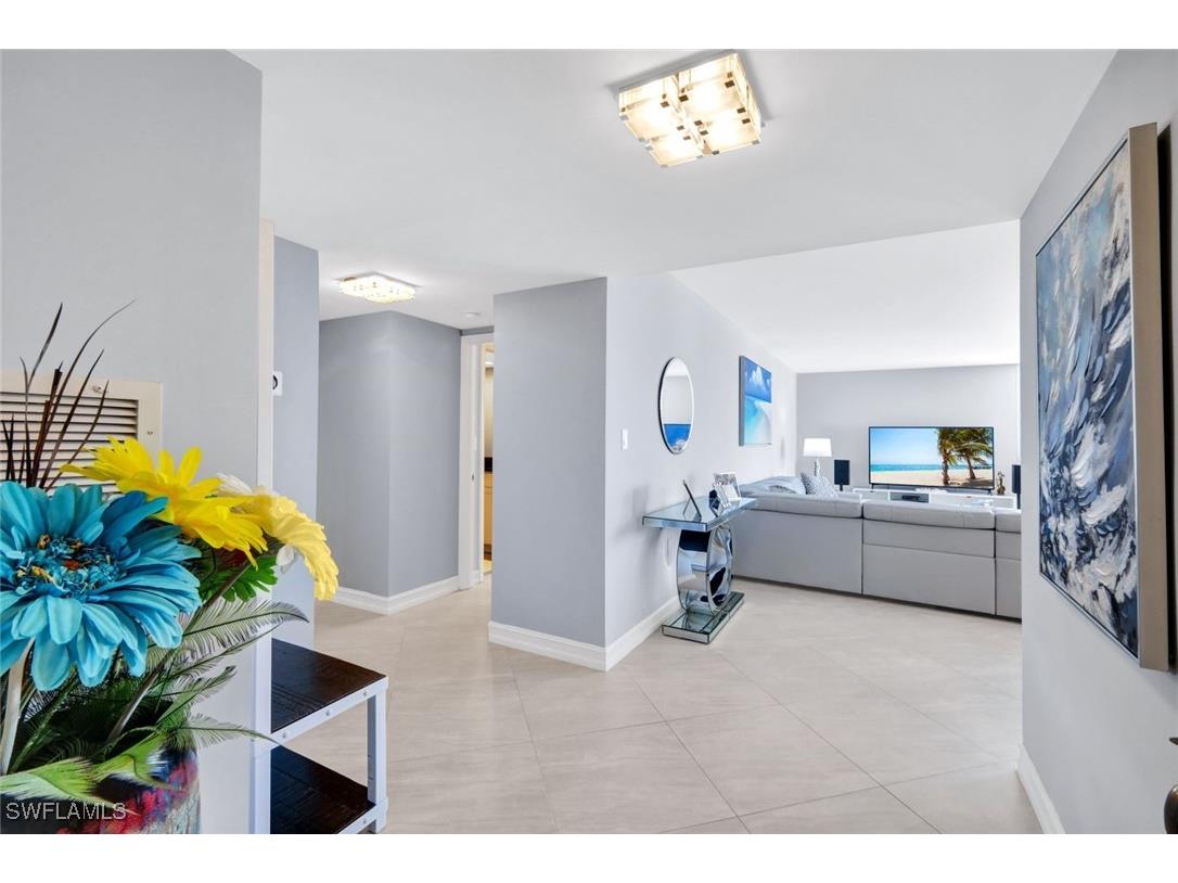 3215 Gulf Shore Boulevard N #704N Naples FL 34103 226005679 image3