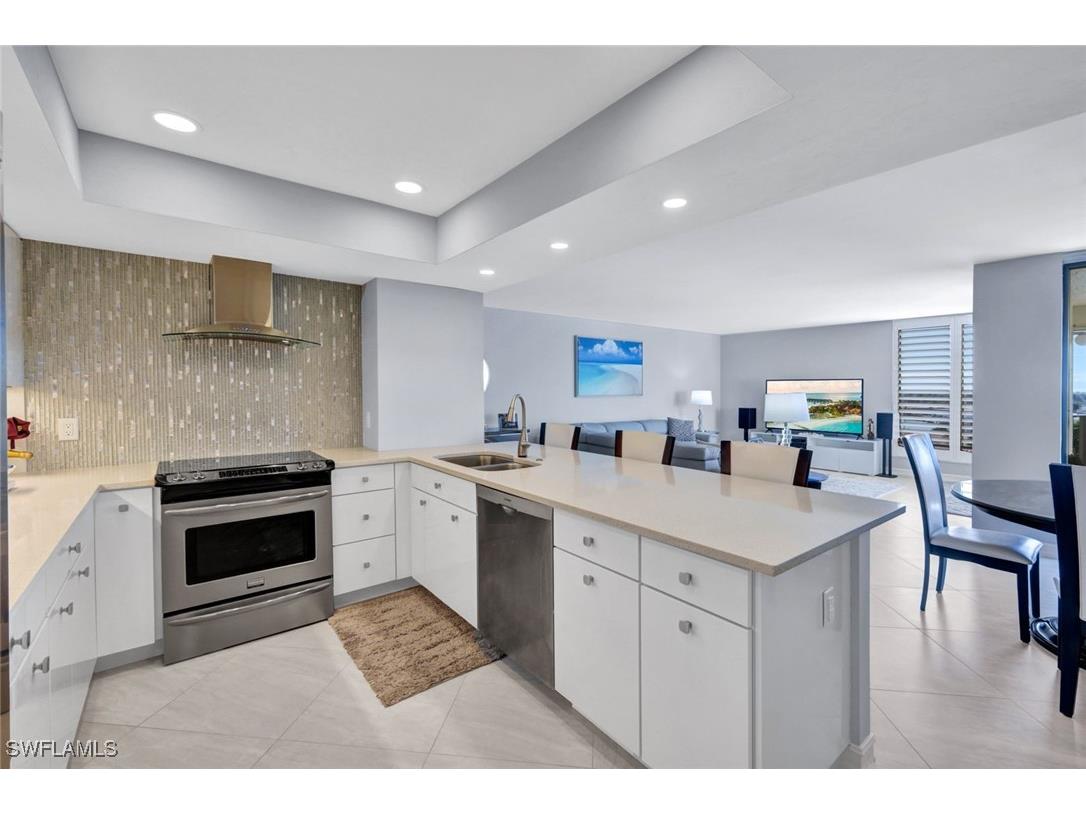 3215 Gulf Shore Boulevard N #704N Naples FL 34103 226005679 image7