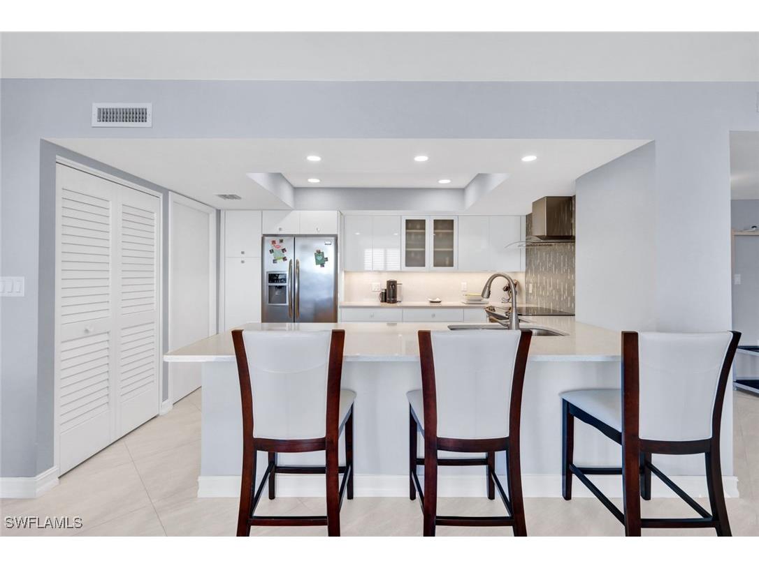 3215 Gulf Shore Boulevard N #704N Naples FL 34103 226005679 image9