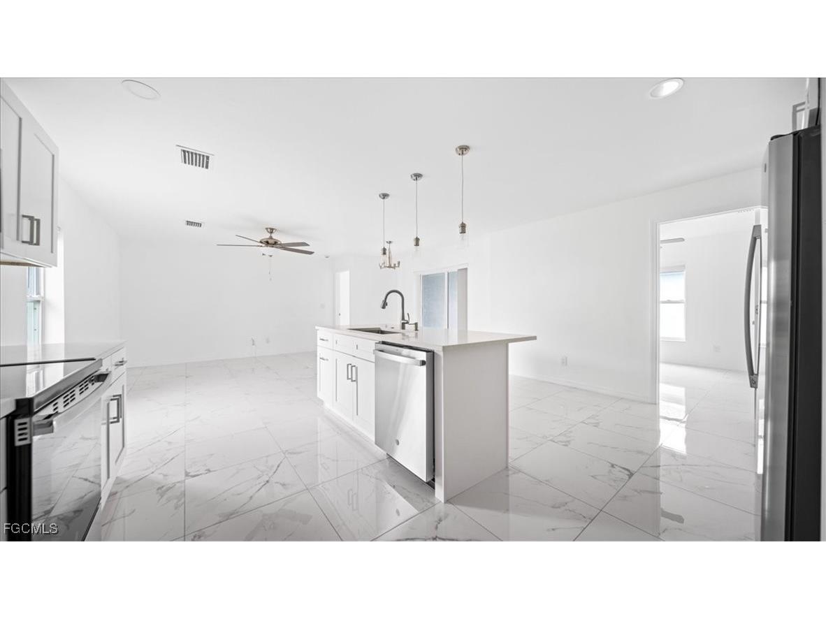 3216 Jeffcott Street Fort Myers FL 33916 2025019368 image8