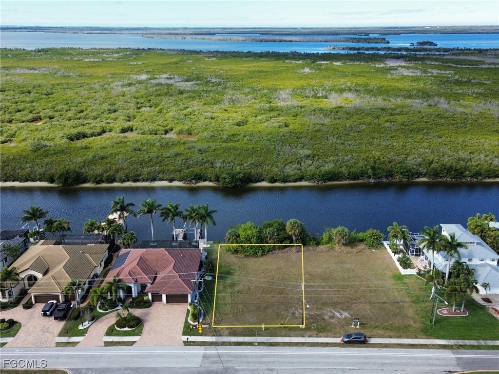 3216 Surfside Boulevard Cape Coral FL 33914 2026002320 image2