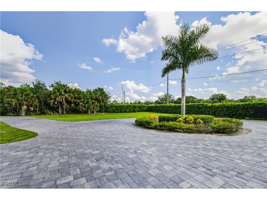 3219 White Boulevard Naples FL 34117 2025016096 image43