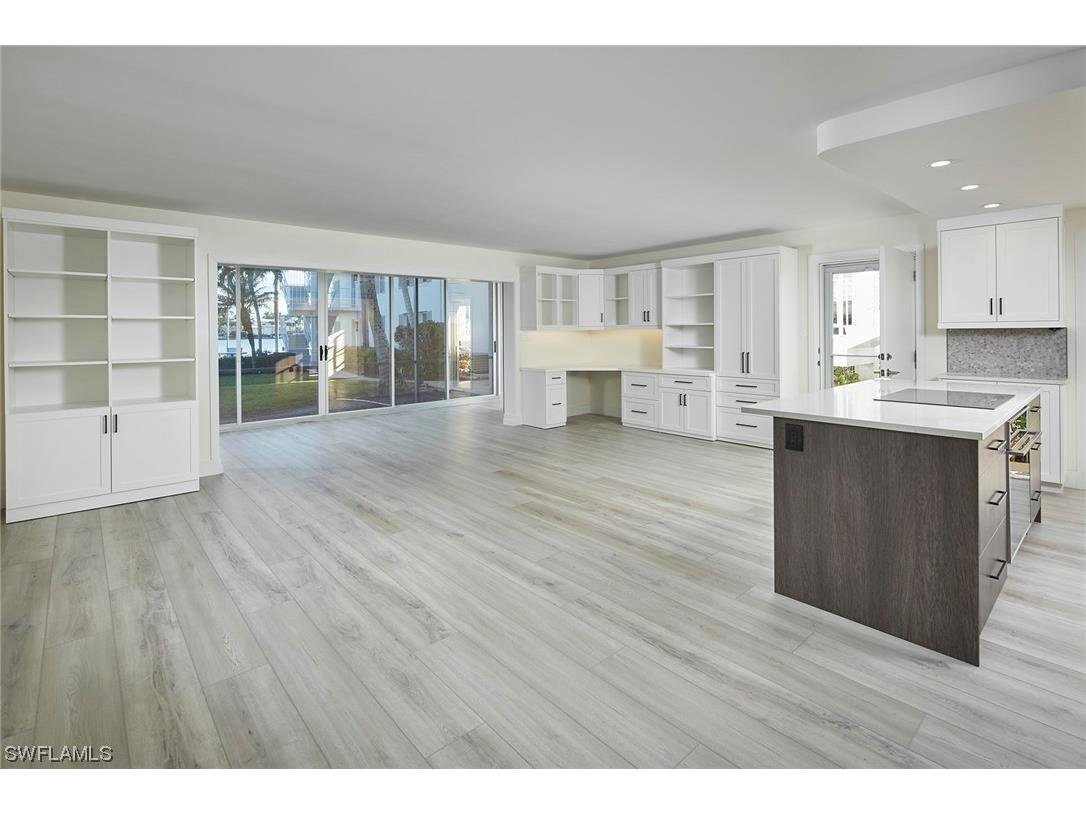 322 Harbour Drive #105B Naples FL 34103 223085479 image1