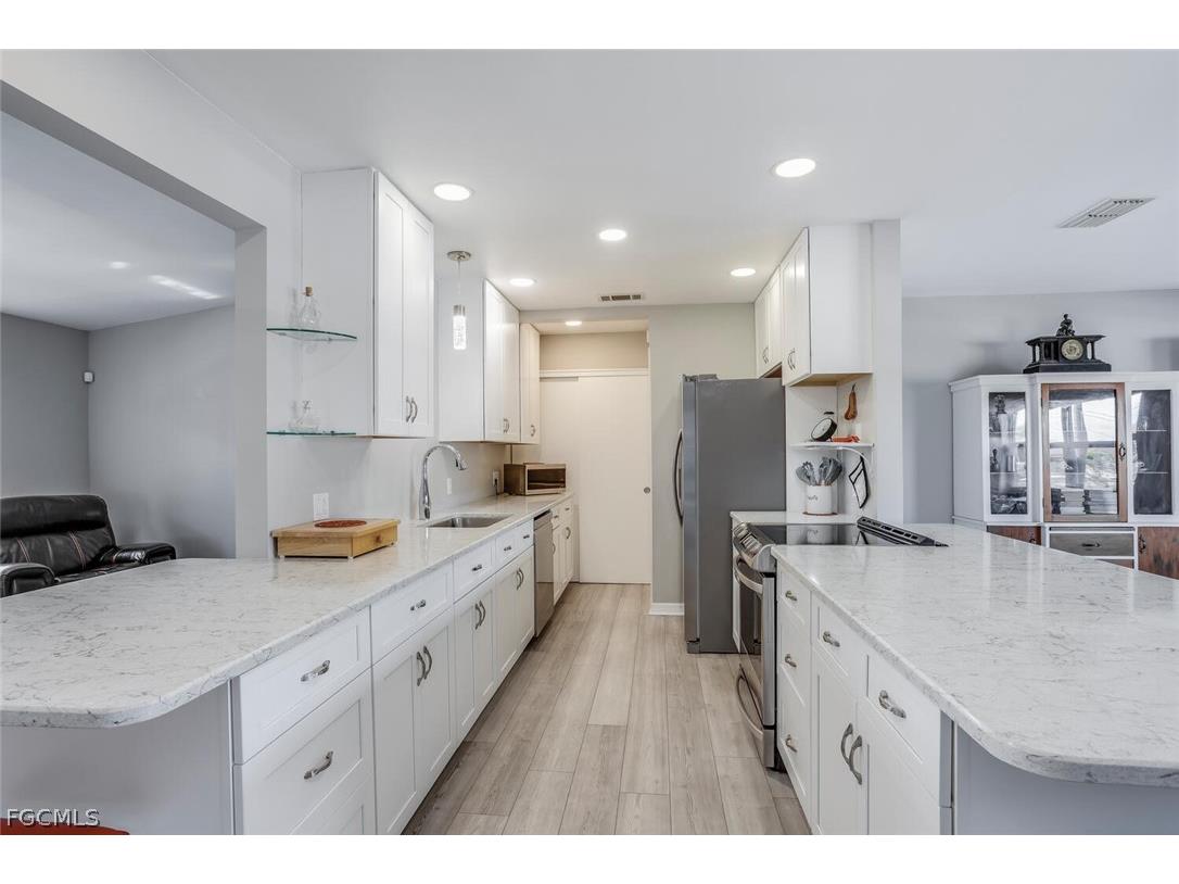 322 SW 28th Terrace Cape Coral FL 33914 2026008701 image8