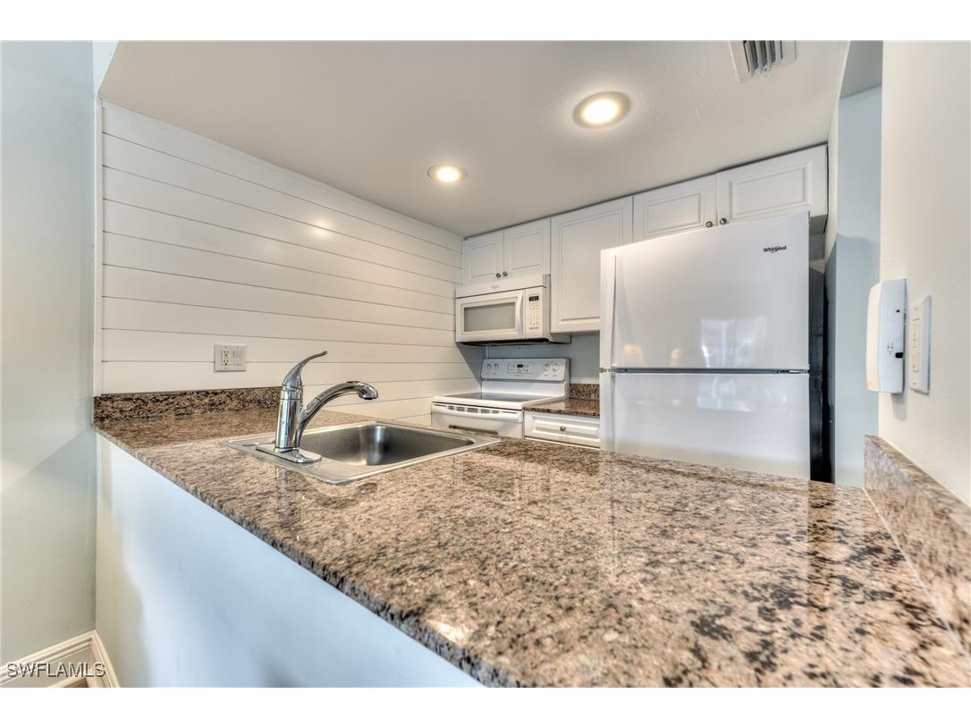 3221 Tennis Villas Captiva FL 33924 225006569 image8