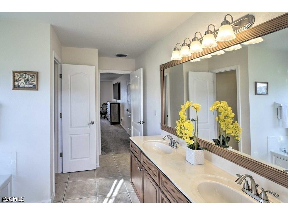 3223 SE Santa Barbara Place Cape Coral FL 33904 2026020277 image13