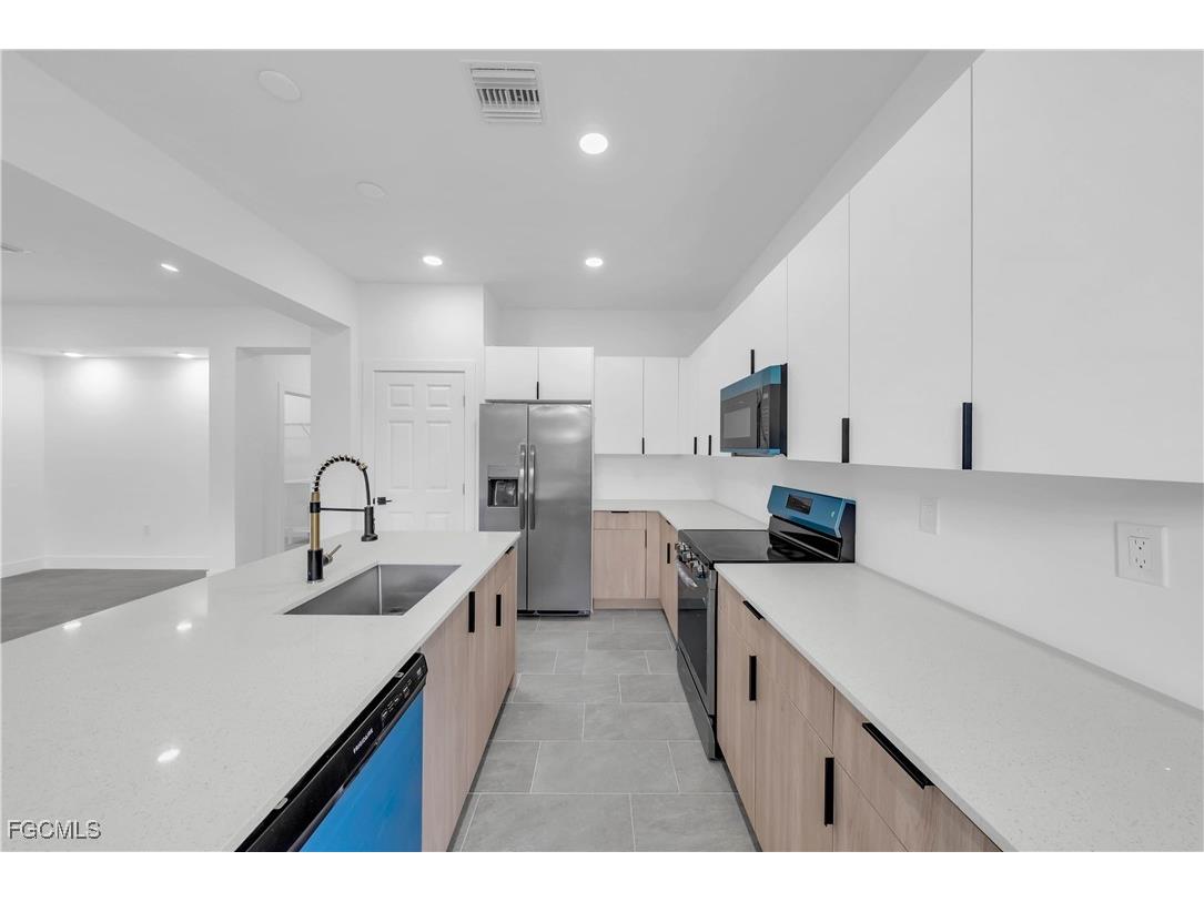 3224 53rd Street W Lehigh Acres FL 33971 2025014325 image7