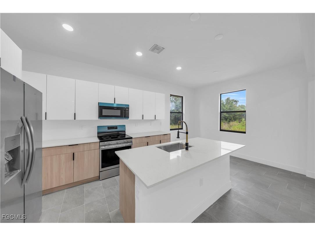 3224 53rd Street W Lehigh Acres FL 33971 2025014325 image8