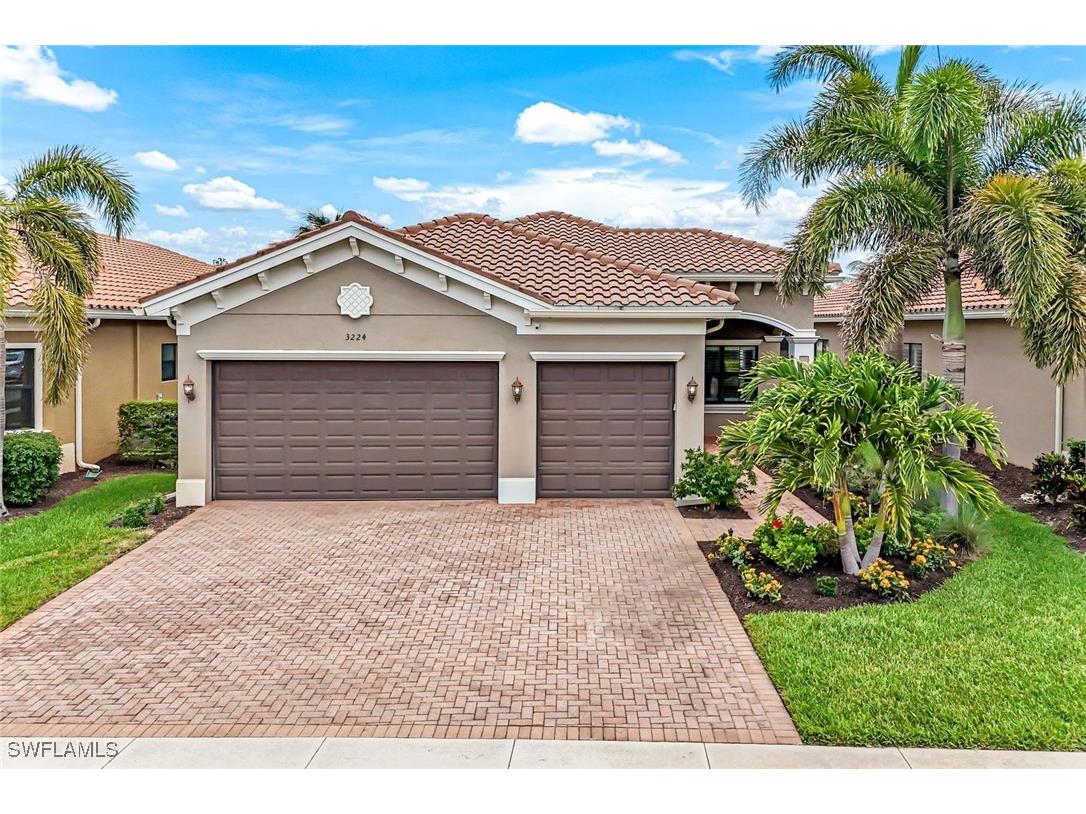 3224 Pacific Drive Naples FL 34119 225038754 image1