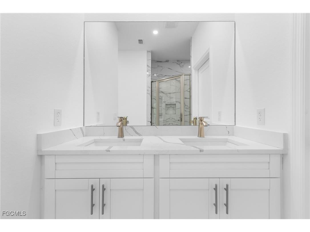 3227 Dale Street Fort Myers FL 33916 2025015075 image10