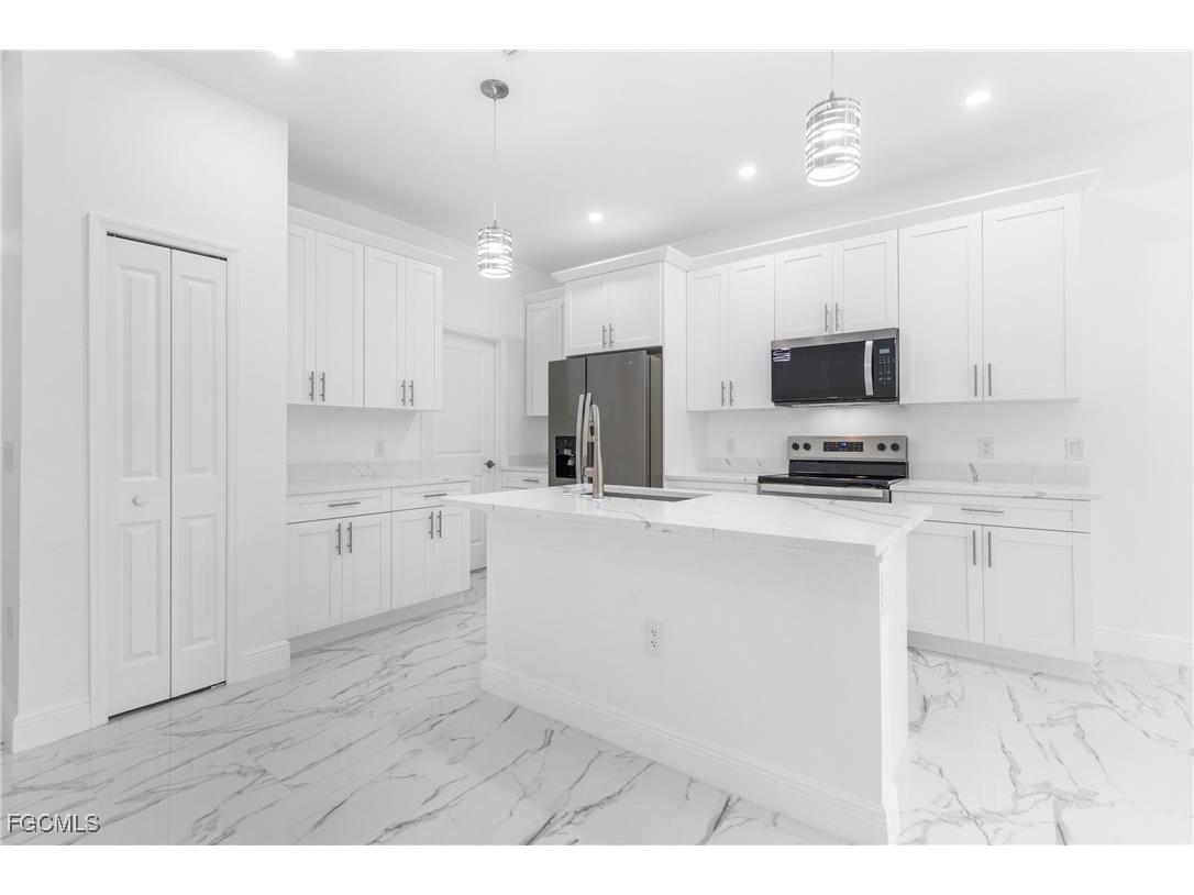 3227 Dale Street Fort Myers FL 33916 2025015075 image19