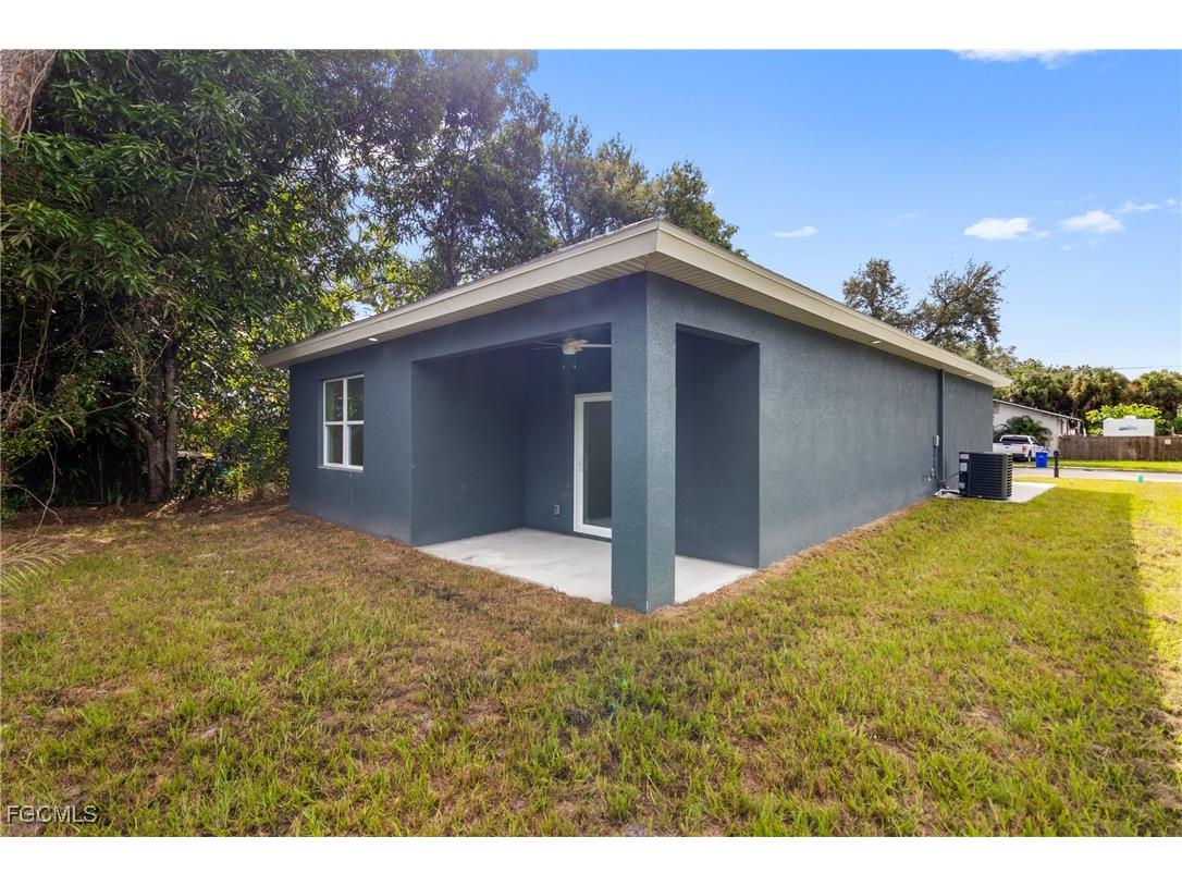3227 Dale Street Fort Myers FL 33916 2025015075 image38