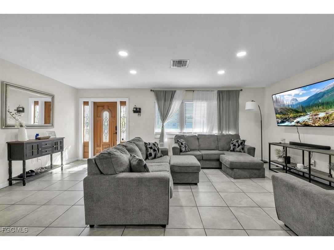 323 Hollywood Street Lehigh Acres FL 33936 2026006049 image6