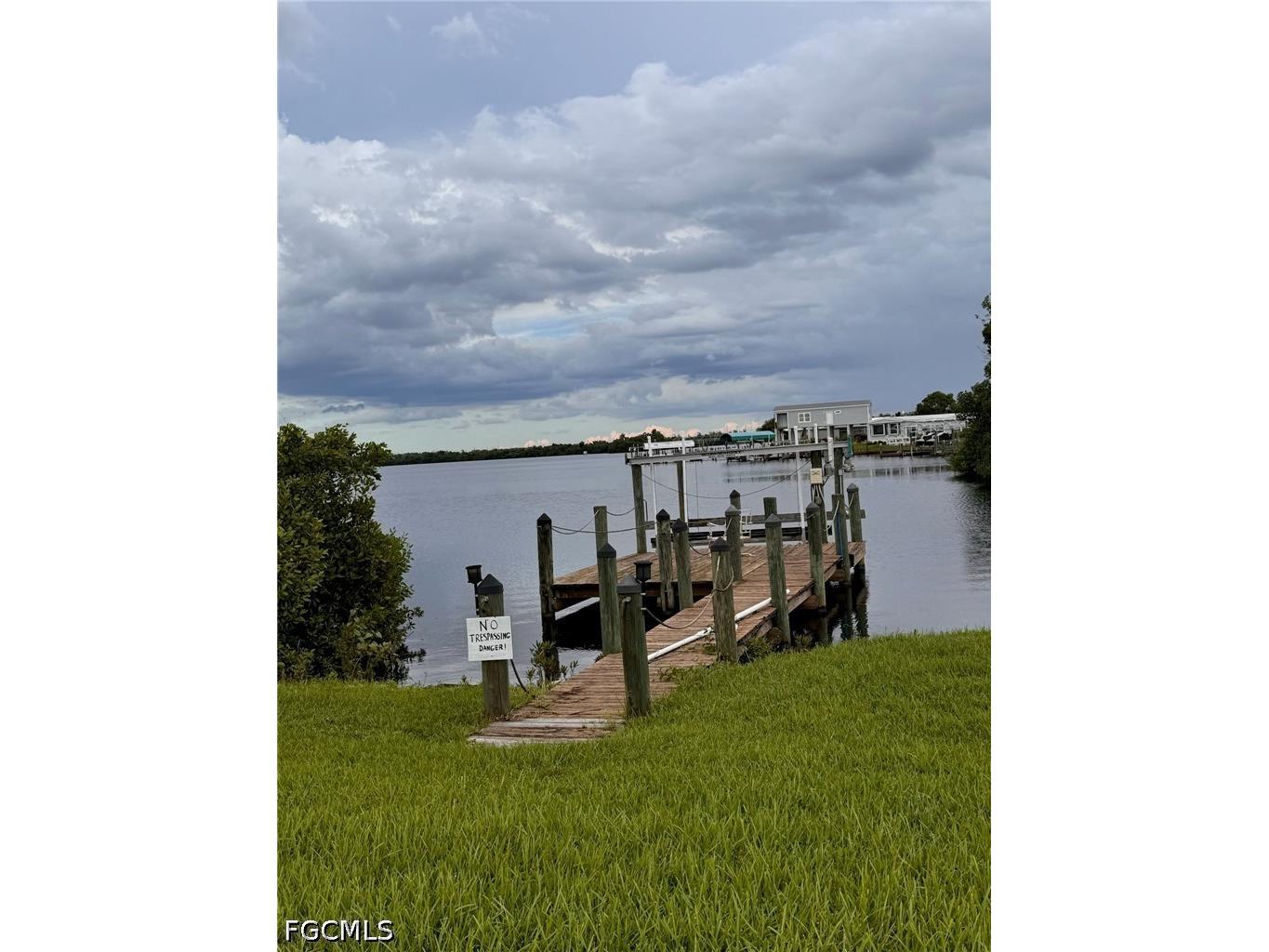 323 Shoreland Drive Fort Myers FL 33905 2026014053 image2