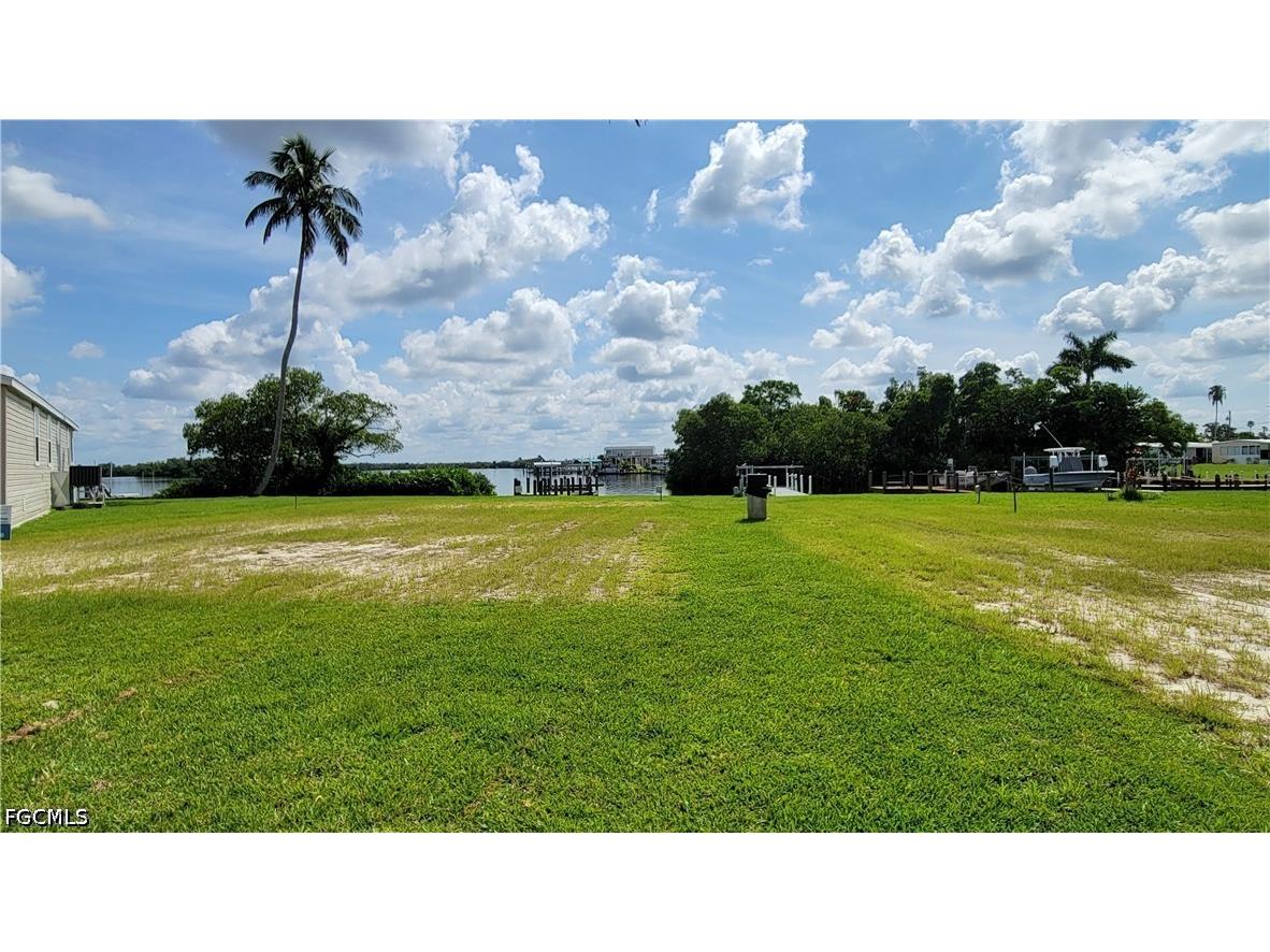 323 Shoreland Drive Fort Myers FL 33905 2026014053 image4