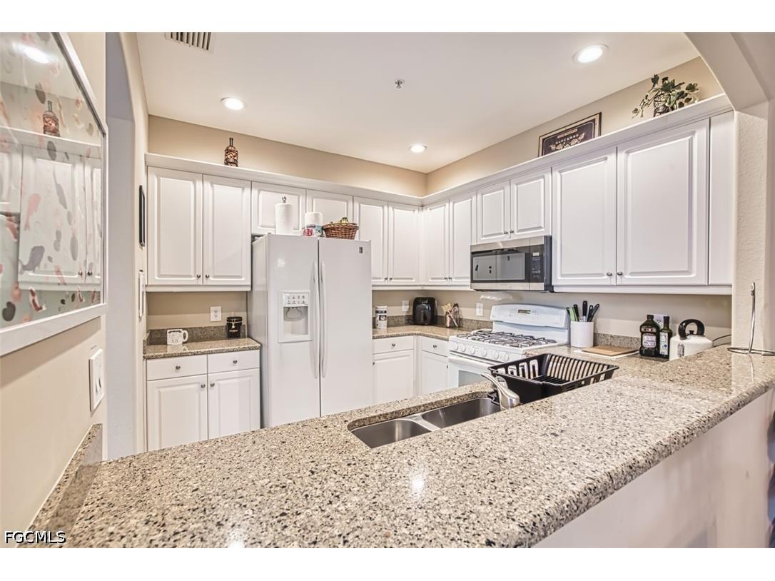 3230 Cottonwood Bend #406 Fort Myers FL 33905 2026028642 image4