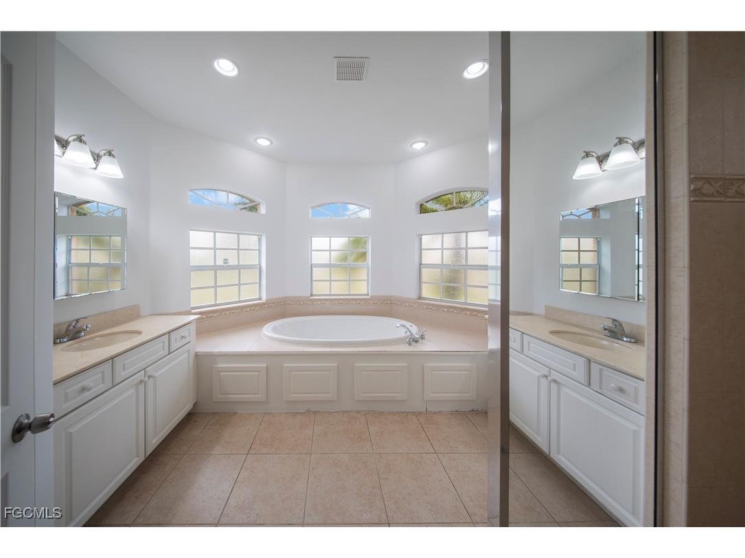 3230 SW 4th Terrace Cape Coral FL 33991 2025014418 image16