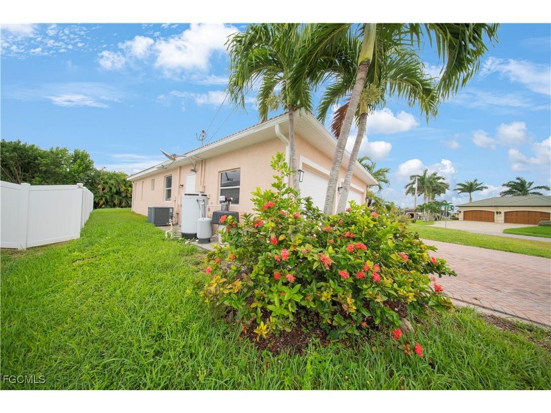 3230 SW 4th Terrace Cape Coral FL 33991 2025014418 image2