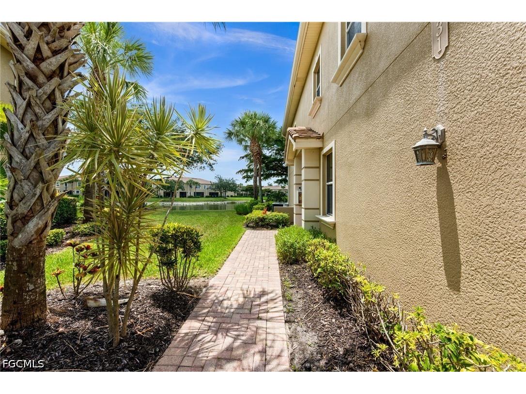 3231 Cottonwood Bend #301 Fort Myers FL 33905 2026027020 image2