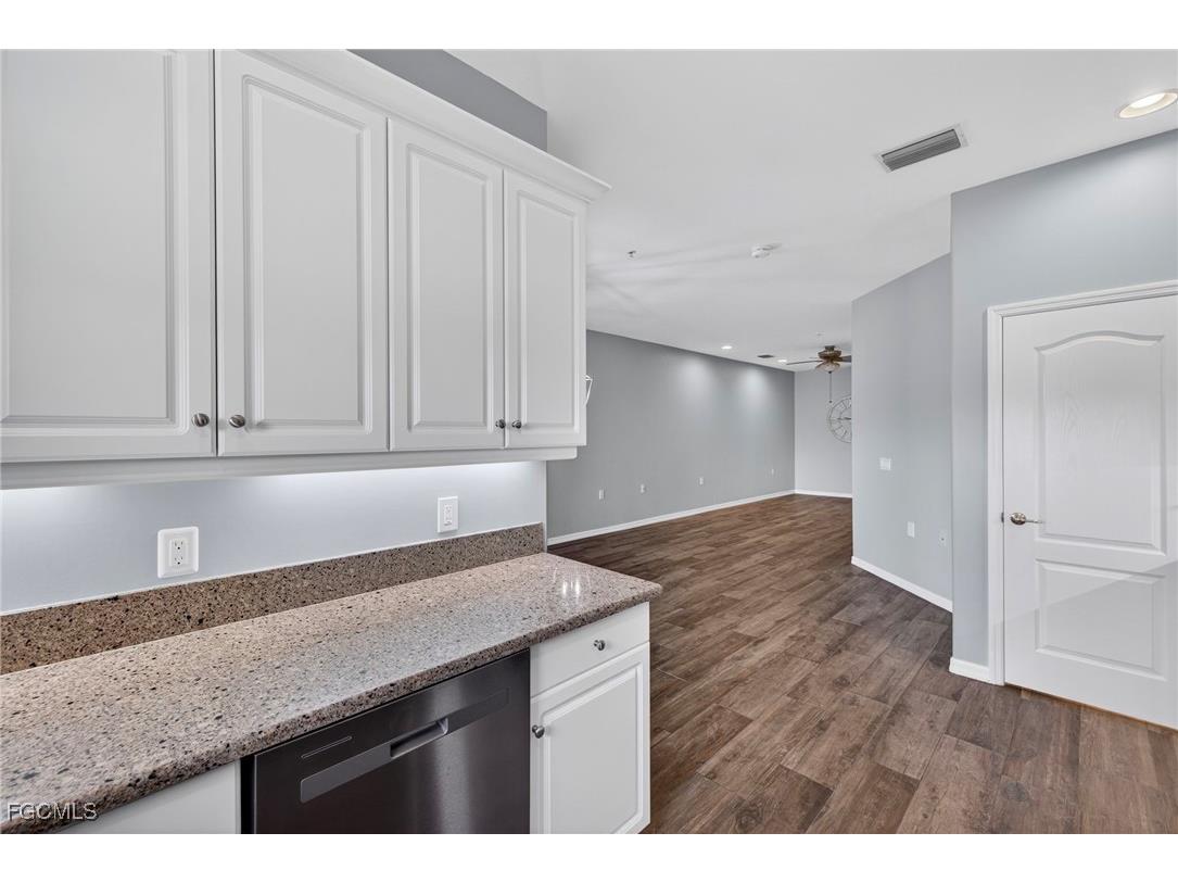 3231 Cottonwood Bend #303 Fort Myers FL 33905 2025010576 image4