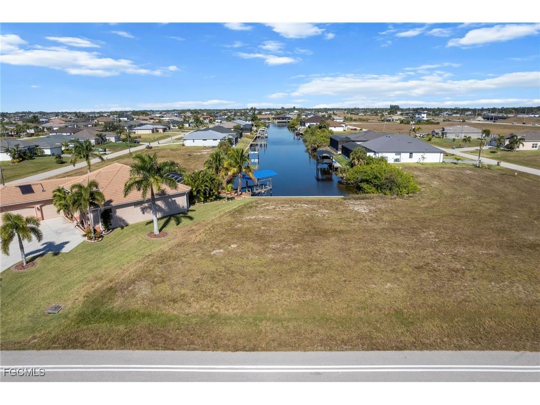 3231 Yucatan Parkway Cape Coral FL 33993 2025021958 image1