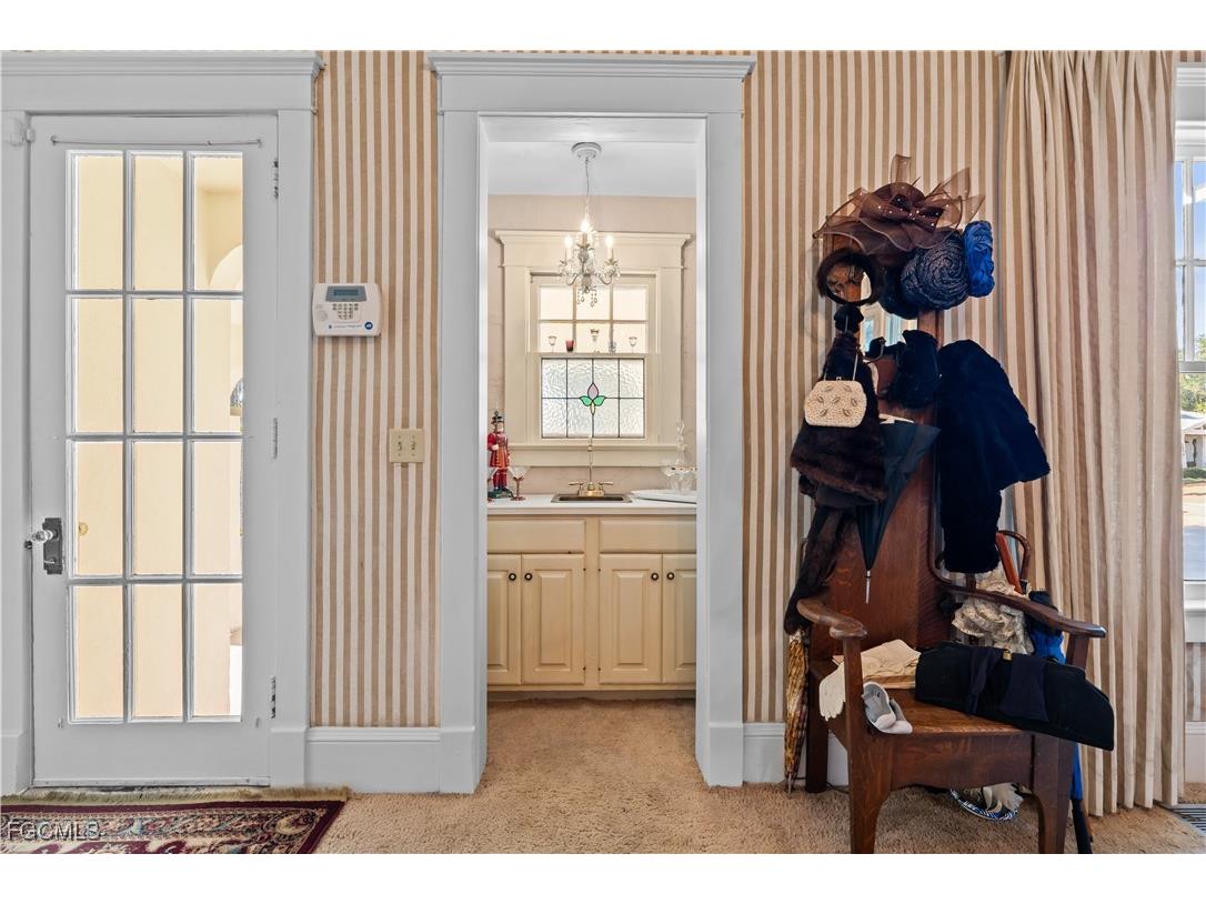 3235 Avocado Drive Fort Myers FL 33901 2025014030 image9