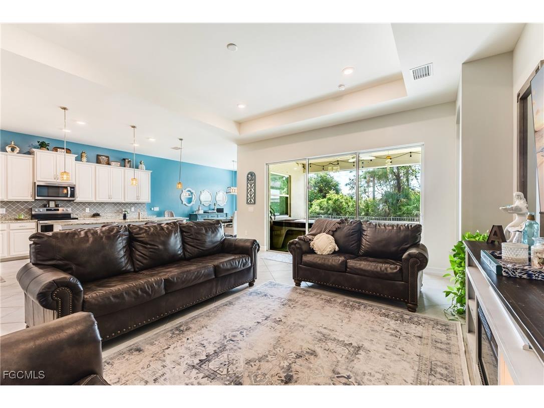 3239 Baravaldo Circle Cape Coral FL 33909 2025021356 image11