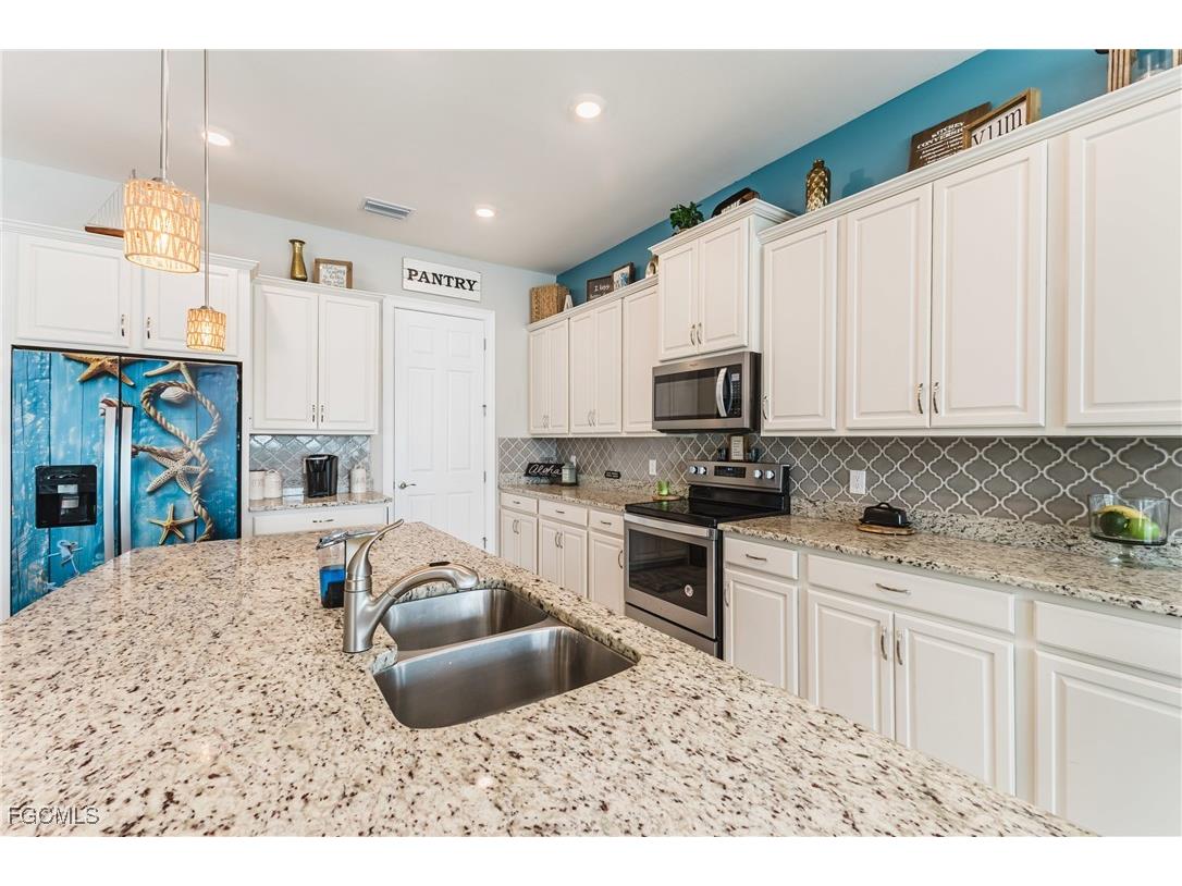 3239 Baravaldo Circle Cape Coral FL 33909 2025021356 image13