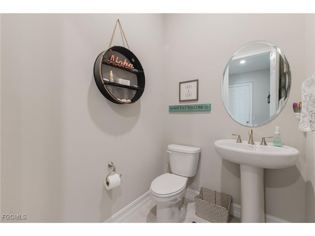 3239 Baravaldo Circle Cape Coral FL 33909 2025021356 image32