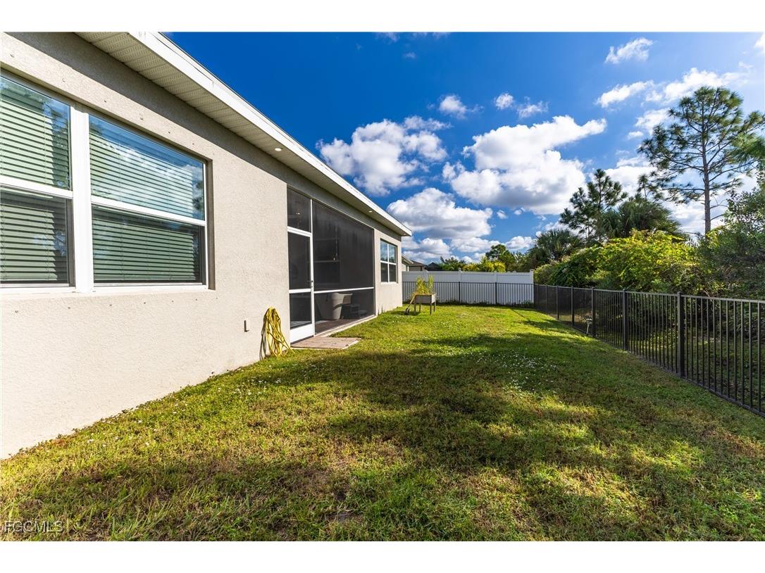 3239 Baravaldo Circle Cape Coral FL 33909 2025021356 image38