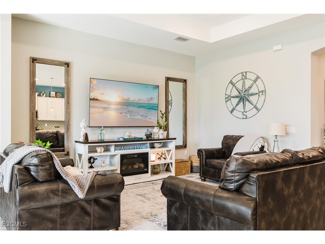 3239 Baravaldo Circle Cape Coral FL 33909 2025021356 image8