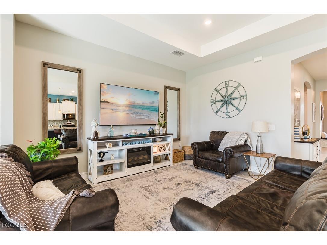 3239 Baravaldo Circle Cape Coral FL 33909 2025021356 image9