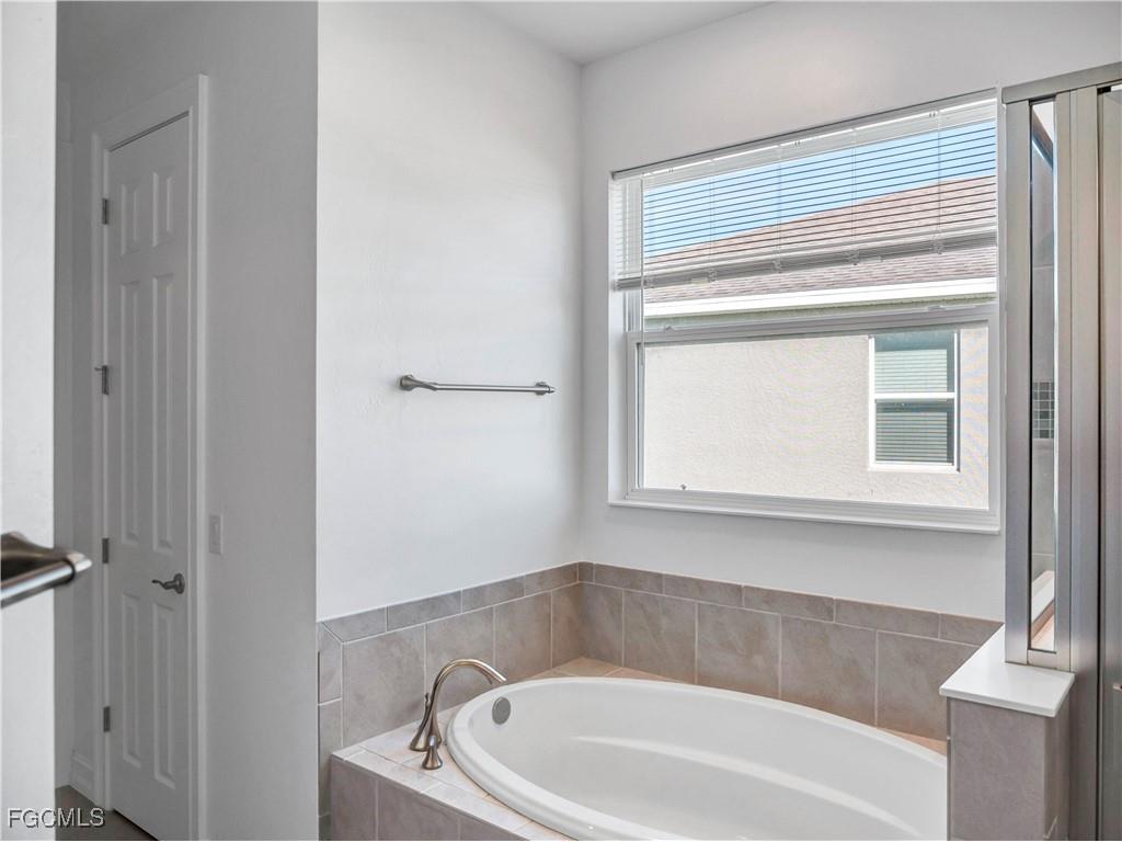 3242 Baravaldo Circle Cape Coral FL 33909 2025021813 image36