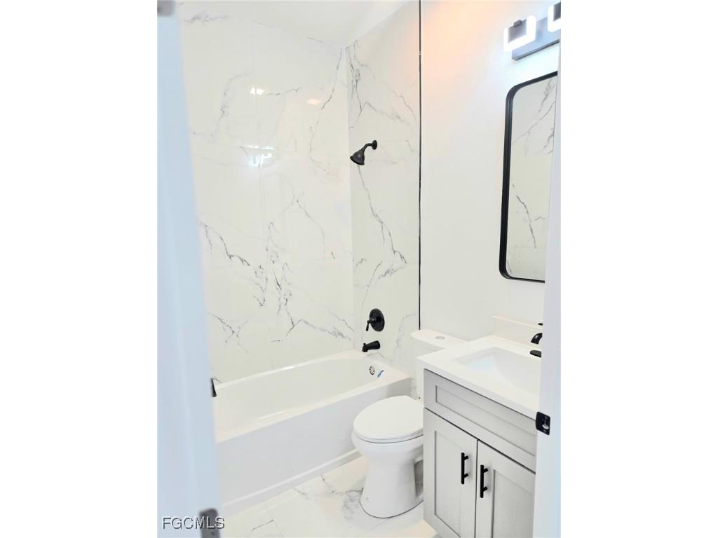 3248 Franklin Street Fort Myers FL 33916 2025019892 image11