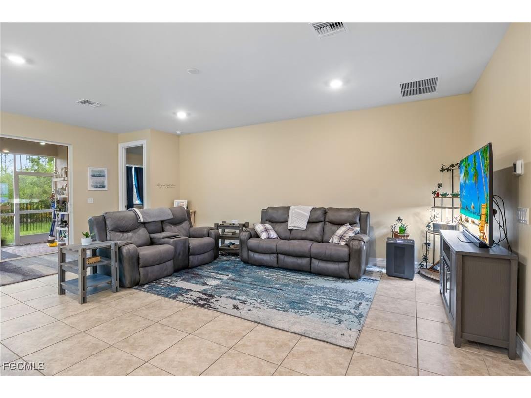 3249 Baravaldo Circle Cape Coral FL 33909 2025000356 image14